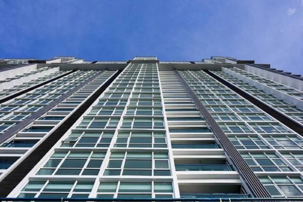 Experience The Coast - Hostahome Suites At Paragon Residence Near Downtown Johor Bahru Bagian luar foto